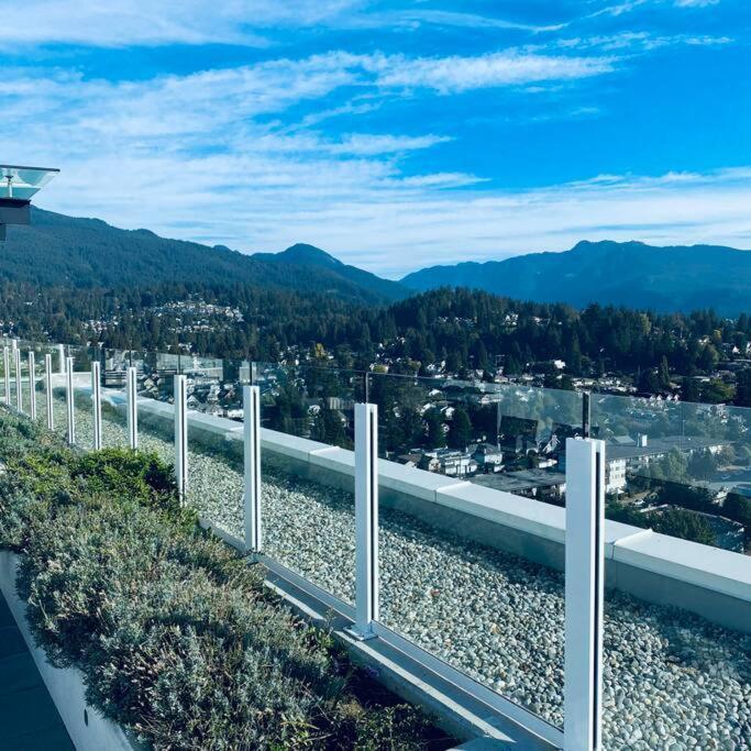 360º Rooftop Patio Views. Your-Home-Away-From-Home North Vancouver Exterior photo