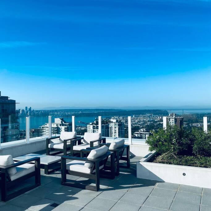 360º Rooftop Patio Views. Your-Home-Away-From-Home North Vancouver Exterior photo