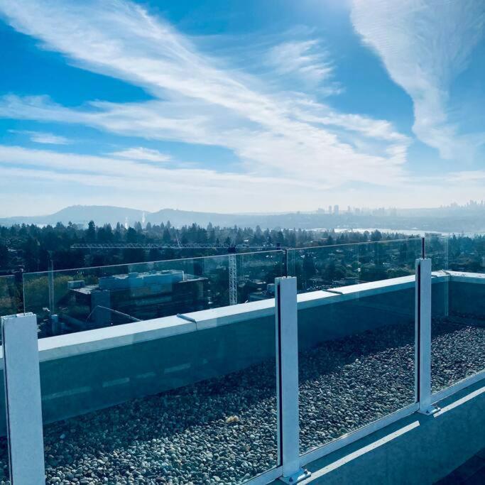 360º Rooftop Patio Views. Your-Home-Away-From-Home North Vancouver Exterior photo