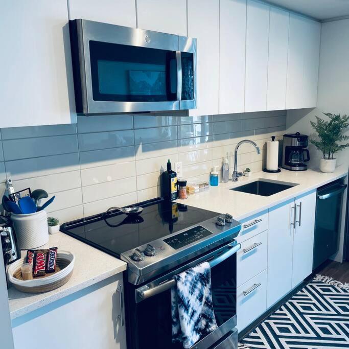360º Rooftop Patio Views. Your-Home-Away-From-Home North Vancouver Exterior photo